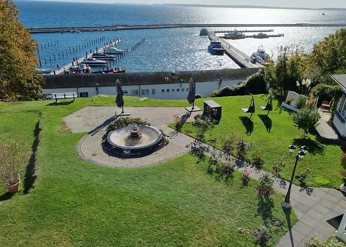 Waterkant Отель *